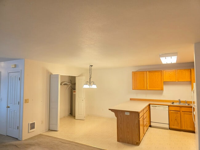 Foto del edificio - 931 NE Hidden Valley Dr