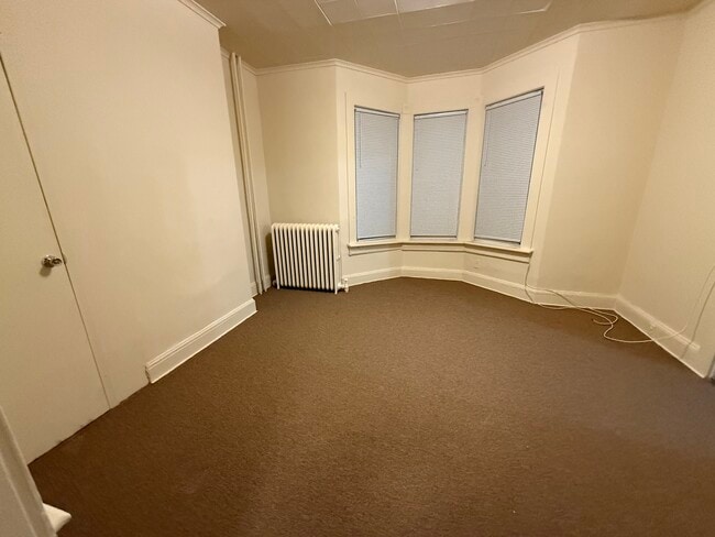 Building Photo - 105 Linden St