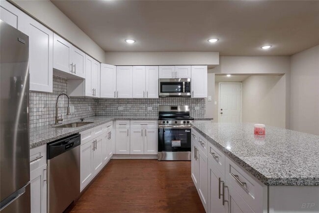 Building Photo - 11933 Beechnut St