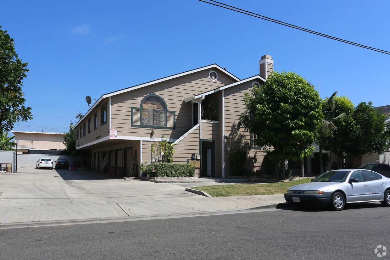 Primary Photo - 13762 Pine St
