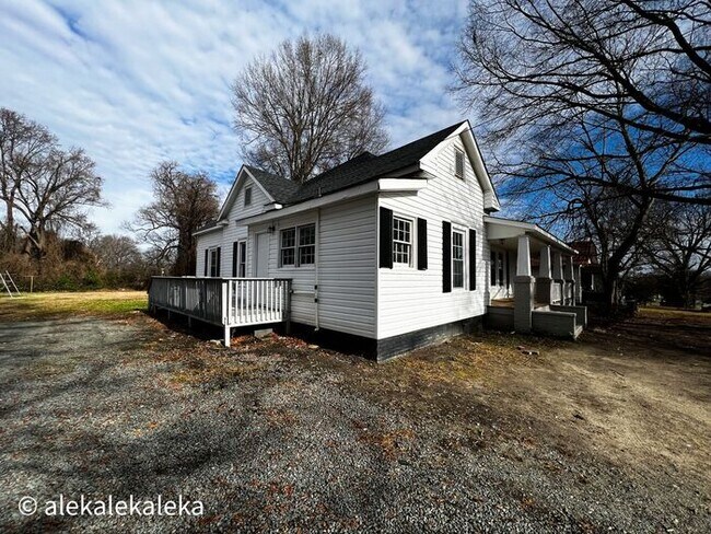 Building Photo - Adorable Burlington 3 Bed, 2 Bath Availabl...