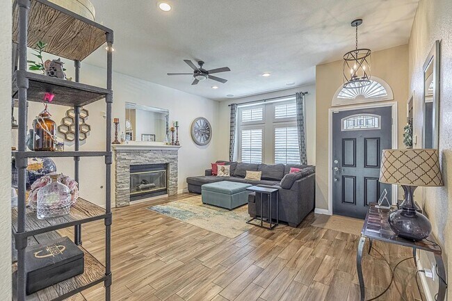 Foto del edificio - 43135 Sunny Ln