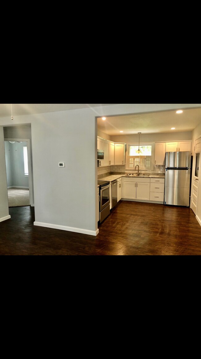 Building Photo - 2213 S Mosley Ave