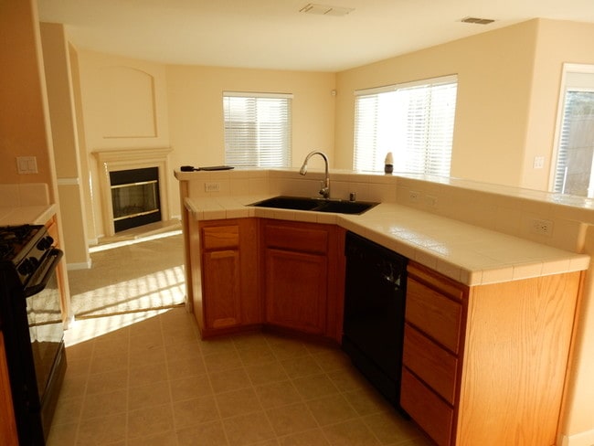Building Photo - 5455 Alvoca Way