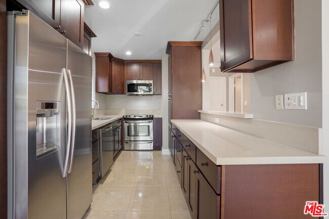 Foto del edificio - 248 S Doheny Dr