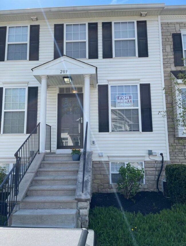 Front exterior with dedicated entry and quiet community setting. - 289 Preswicke Ml