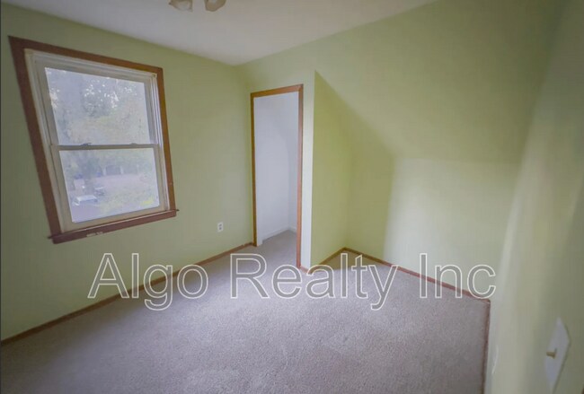 Foto del edificio - 1345 Arkwright St N