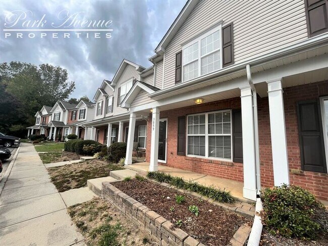 Building Photo - 3059 Golden Dale Ln