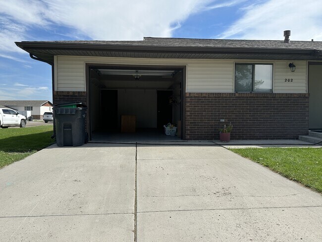 Foto del edificio - 202 Fern Ln