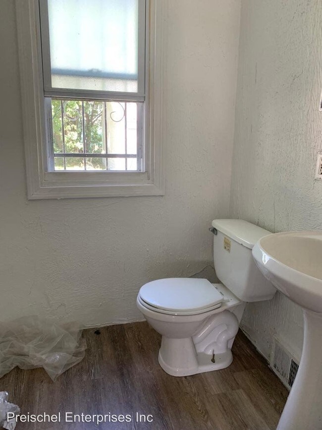 Building Photo - 4 br, 2 bath House - 172 Easton Ave