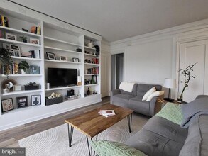 Building Photo - 2031 Locust St