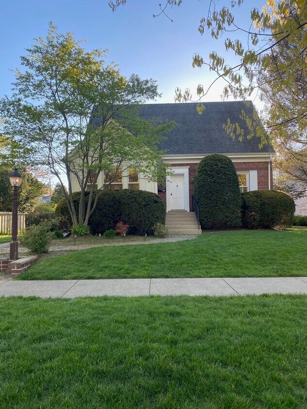 Foto principal - 715 Harvard St