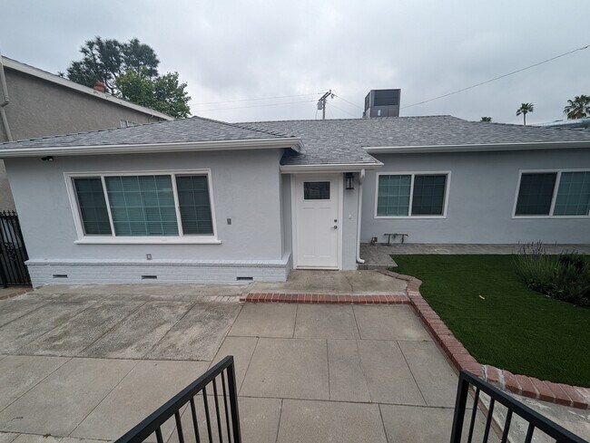 Building Photo - 3142 Los Olivos Ln
