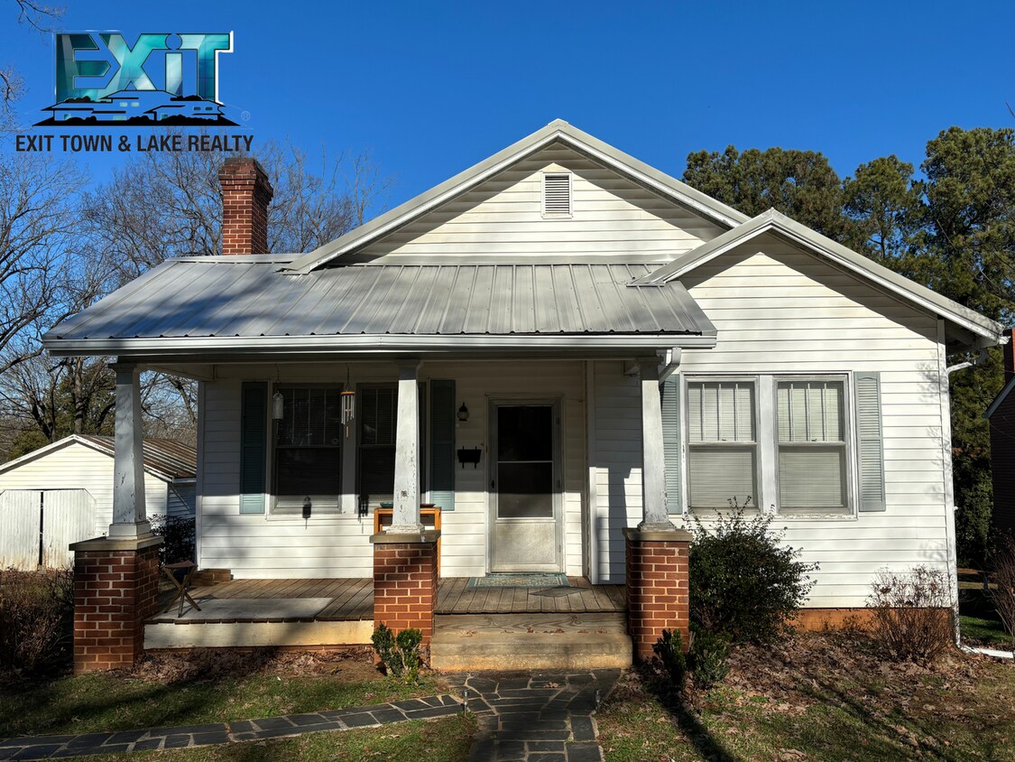 414 Berry St, Chase City, VA 23924 House Rental in Chase City, VA