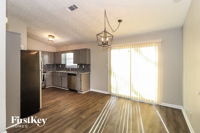 Foto del edificio - 457 Kings Hill Ct