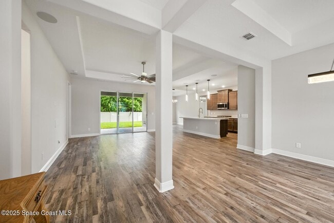 Building Photo - 1752 Killian Dr
