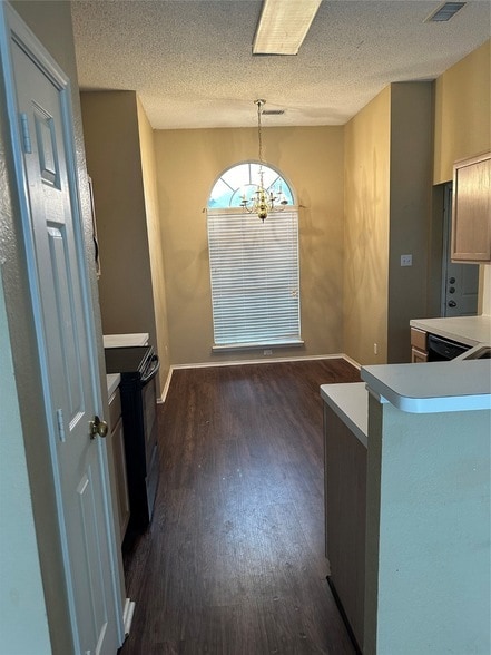 Building Photo - 2604 Crystal Falls Dr