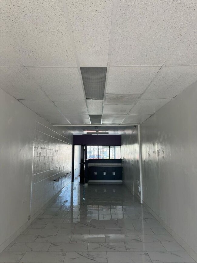 Photo - Commercial Unit for Rent in South Gate CA ... House