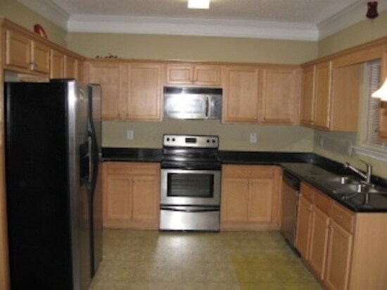 Building Photo - Spacious 3br Ranch Home