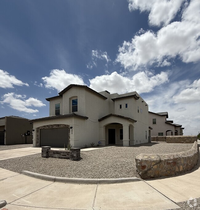 Building Photo - 804 Blingwood