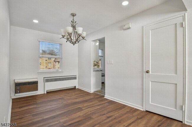 Foto del edificio - 16 Troy Dr