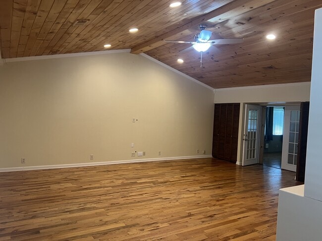 Building Photo - 331 Chickasaw Dr