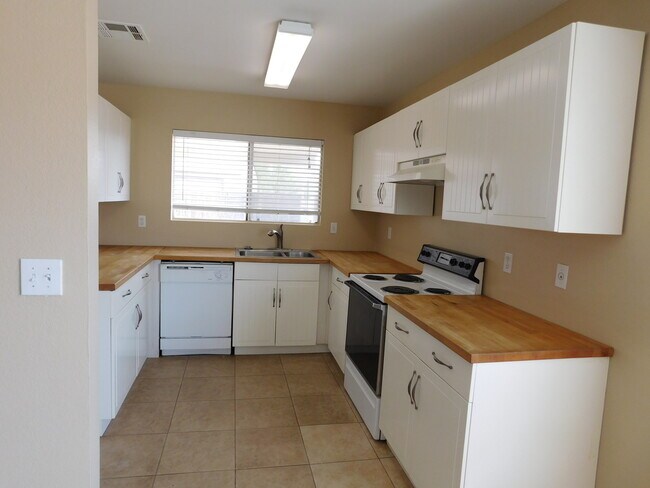Foto del edificio - GREAT CHANDLER LOCATION!