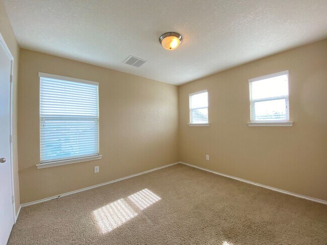 Foto del edificio - 3 Bedroom/2.5 Bath Carmona Hills Subdivision