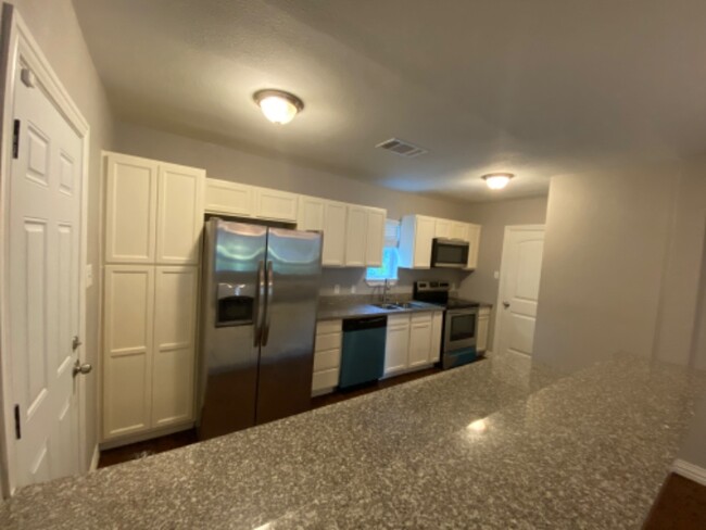 Foto del edificio - 1535 E Elmore Ave