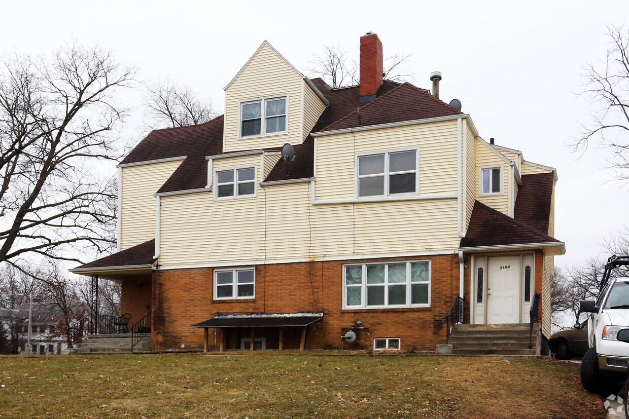 3102 Cottage Grove Ave, Des Moines, IA 50311 Apartments in Des Moines