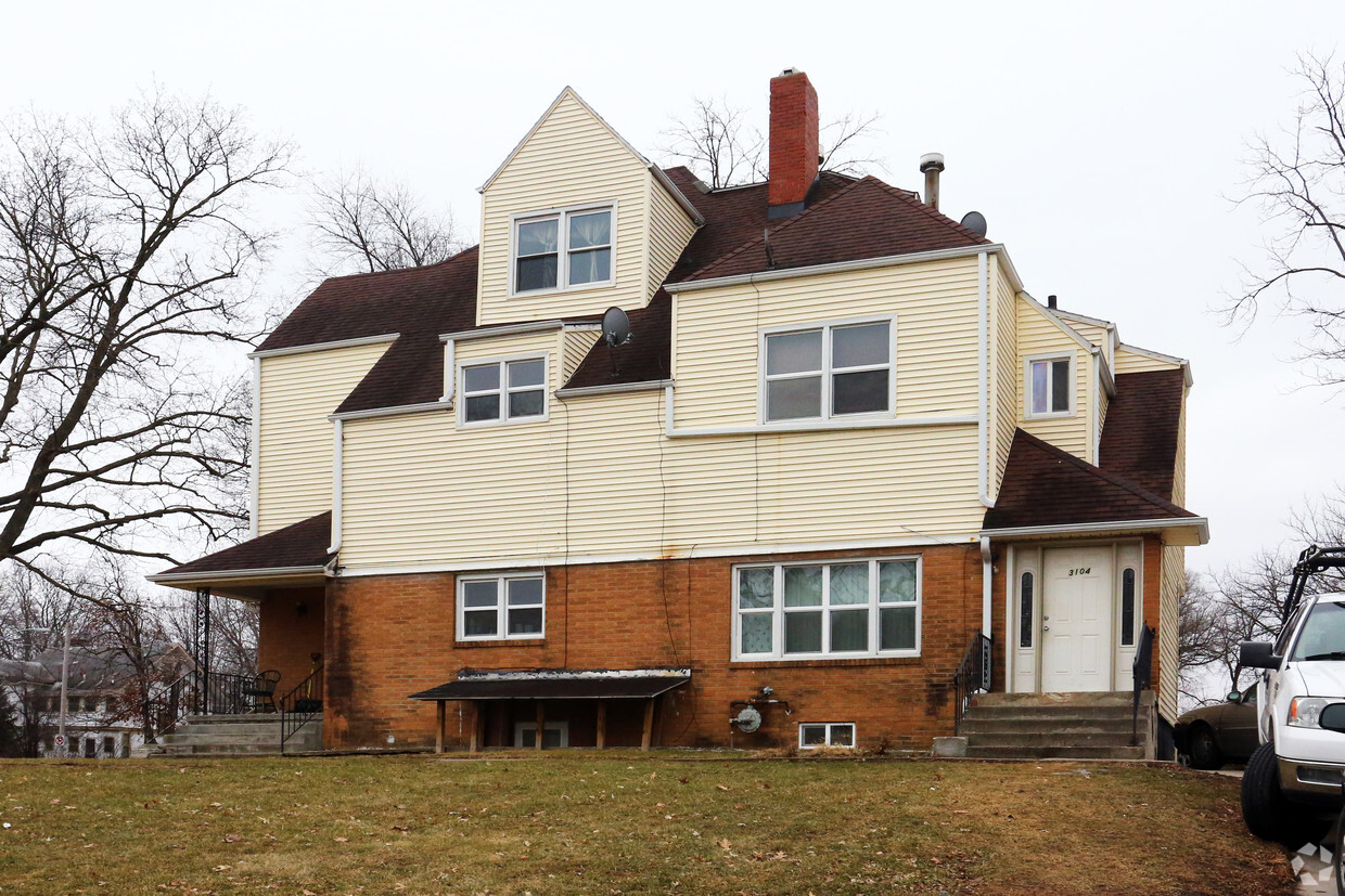 Primary Photo - 3102 Cottage Grove Ave