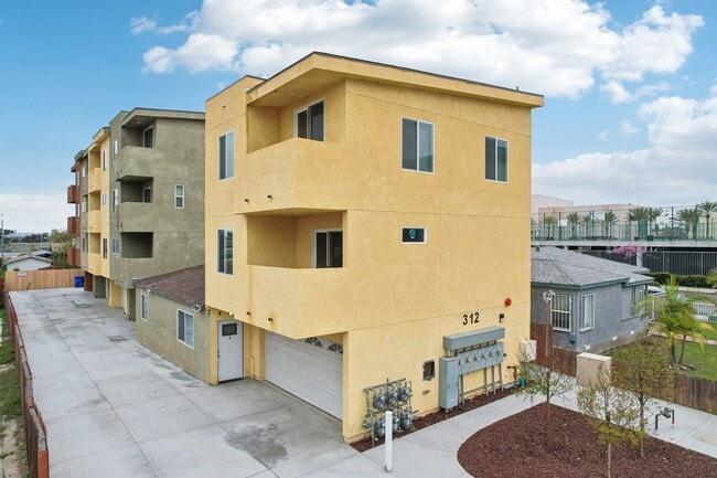 Building Photo - Rodessia Luxury Apartments - 312 S 49th St