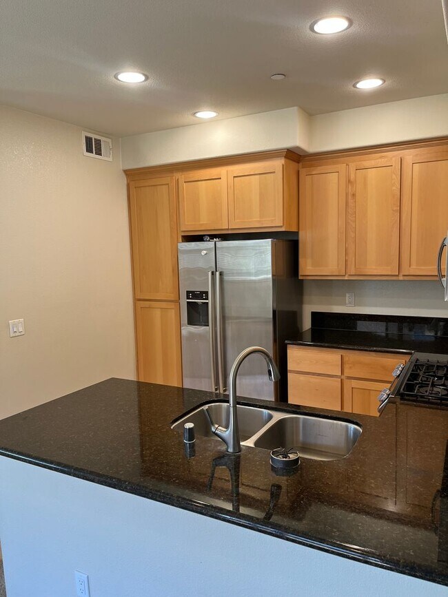 Building Photo - Stylish Willow Glen Townhome with Dual Master Suites, High Ceilings & Modern Upgrades!