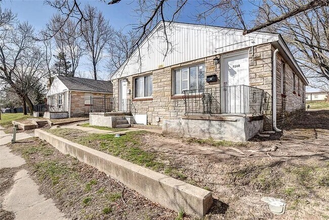 Unidad A - 726 N Noland Rd