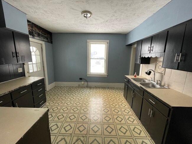 Building Photo - 610 Pine St