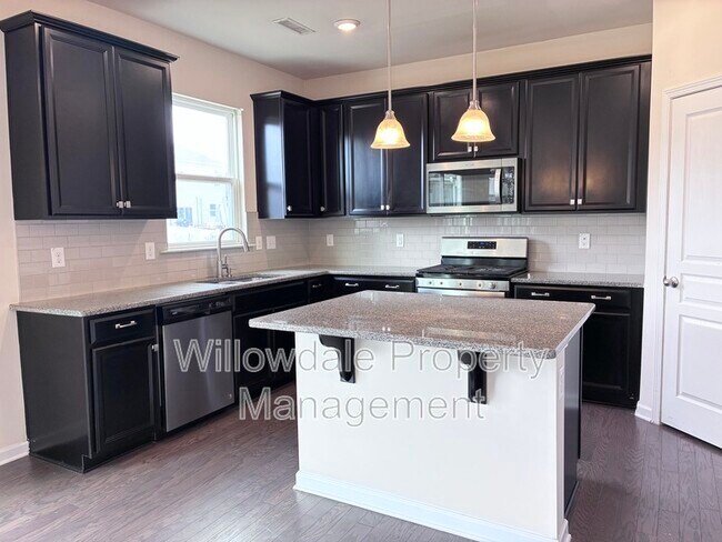 Foto del edificio - 229 Willow Grove Ln