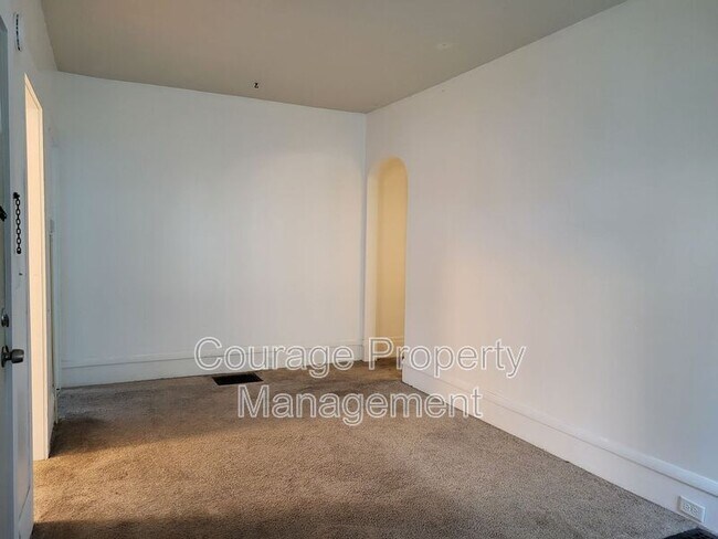 Building Photo - 1056 Walnut St