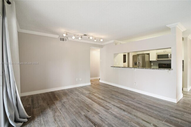 Building Photo - 10521 SW 157th Pl