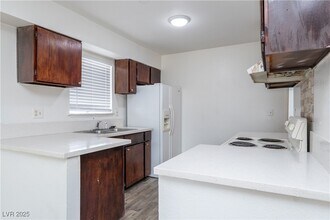 Building Photo - 25 Gold Bar Ct