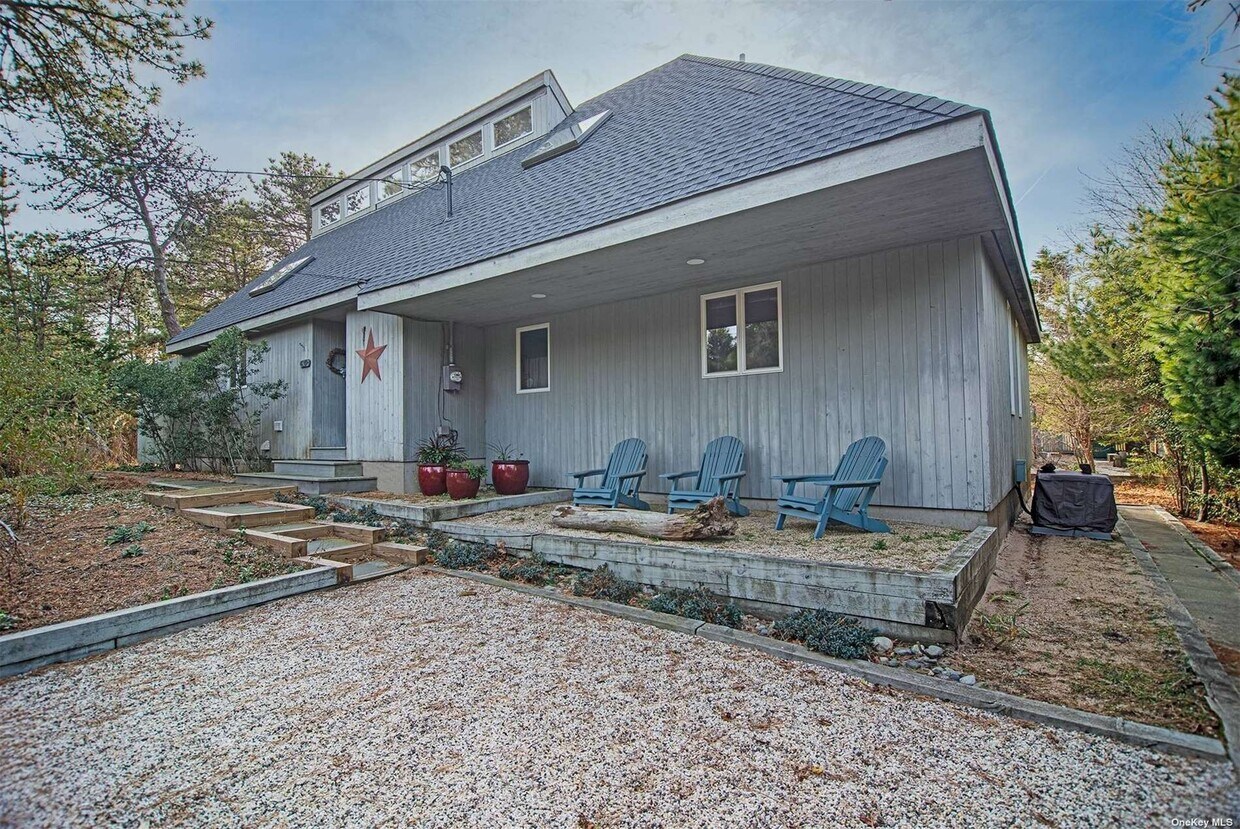 Primary Photo - 36 Wyandanch Ln