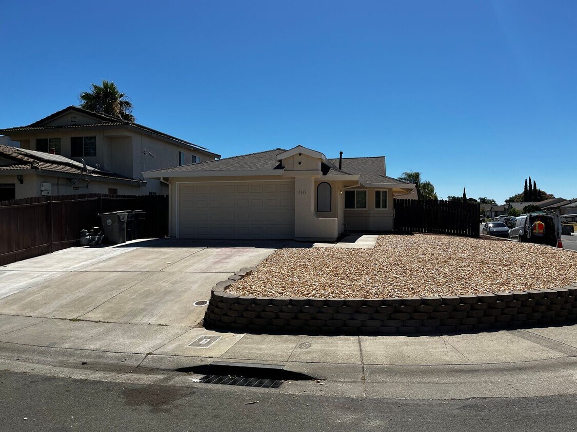 Primary Photo - Newly Renovated 2 Bedroom , 1 Bath, 1600 S...