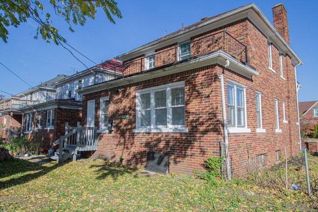 Foto del edificio - Renovated Two Story Brick on Santa Rosa