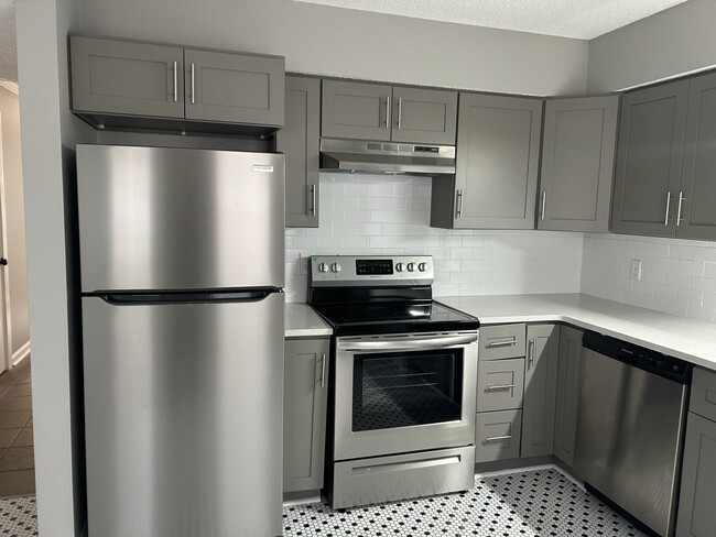 Kitchen - 738 Fox Ridge Dr