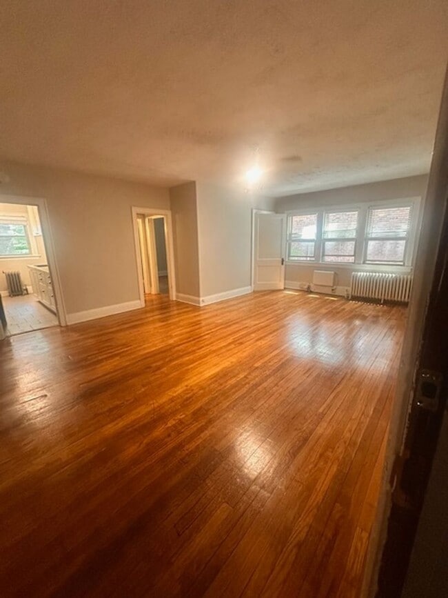 Interior Photo - Hessler Place - 5 minute walk to CWRU