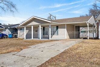 Building Photo - 811 St Thomas Ln