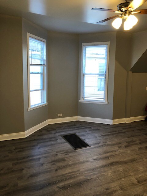 Foto del edificio - 1415 E 75th St