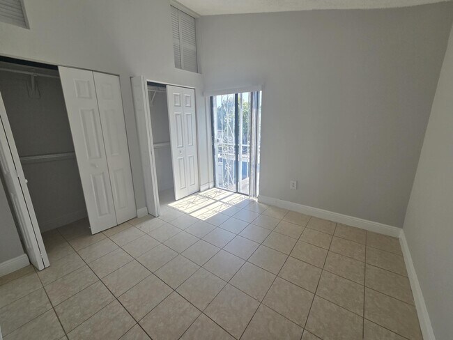 Foto del edificio - 4432 NW 185th St