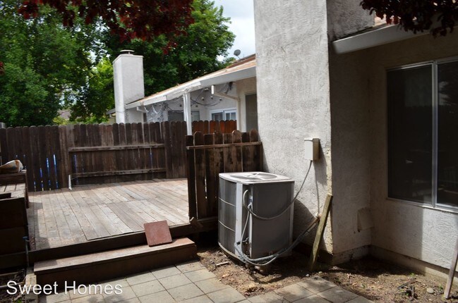 Building Photo - 3140 Iberian Dr