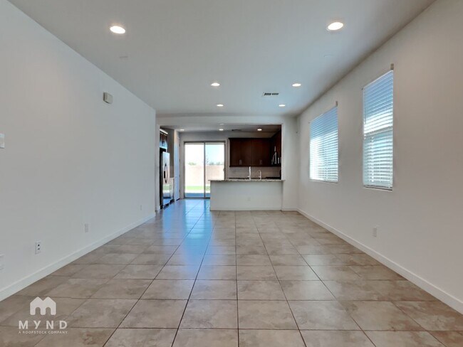 Building Photo - 9158 W Sells Dr