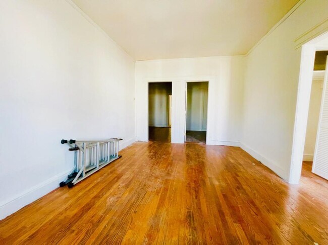Building Photo - 12 Van Wagenen Ave
